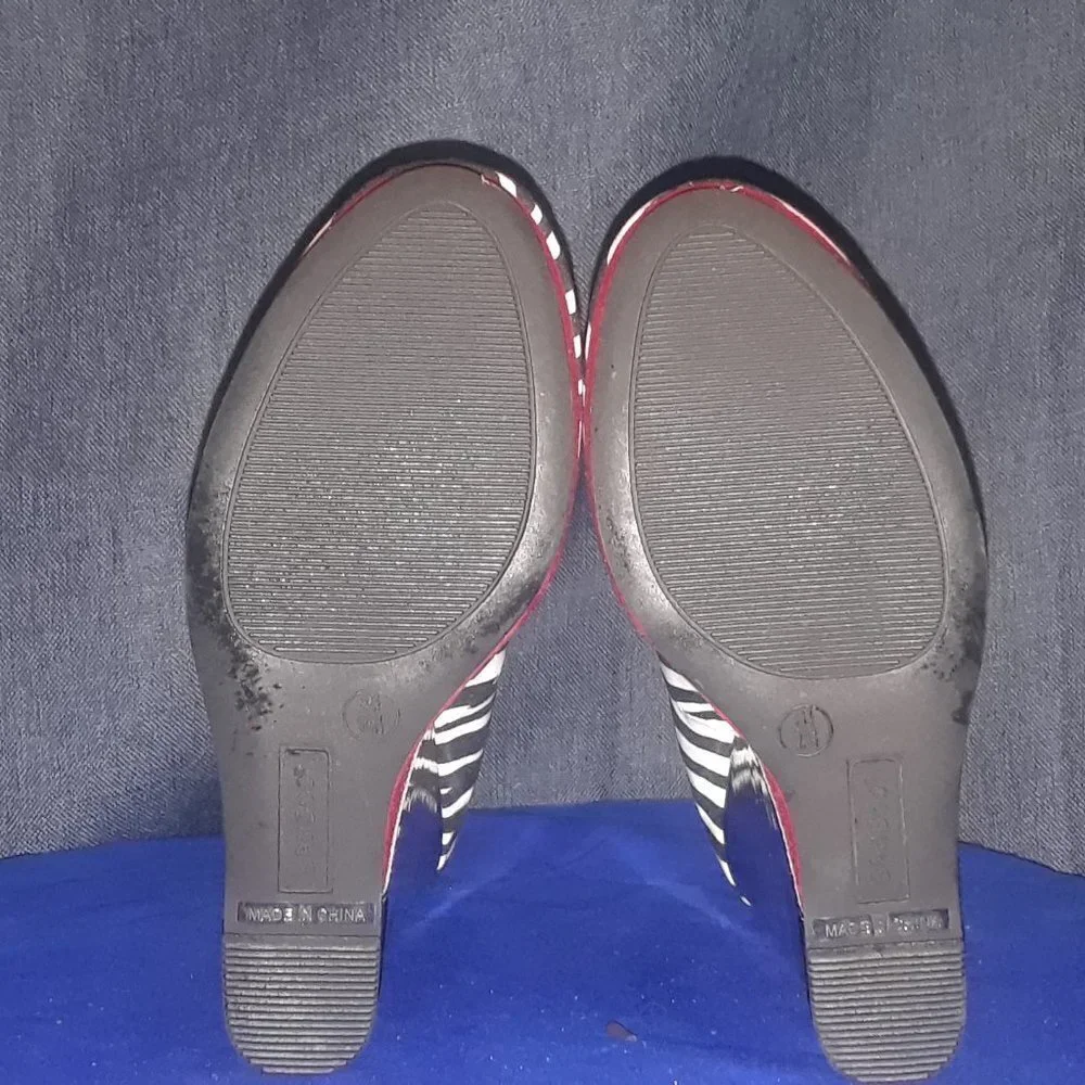 TRI- COLOR WEDGE